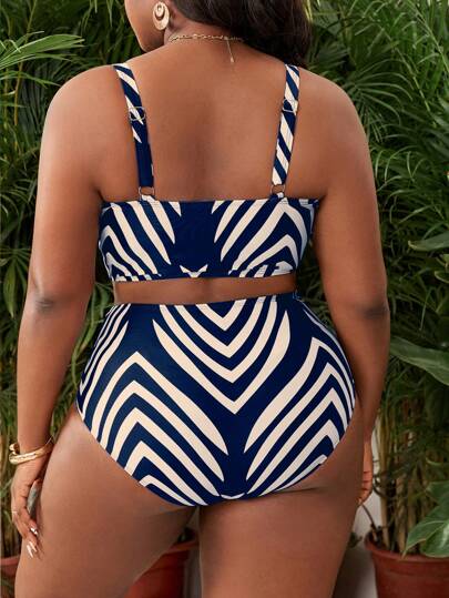 SHEIN Slayr CURVE ملابس علوية للمرأة بحجم كبير مع شريط عريض وياقة على شكل حرف V وعقدة مطبوعة، مقترنة مع بنطلون ذو خصر عالي، طقم للشاطئ والعطلات الصيفية