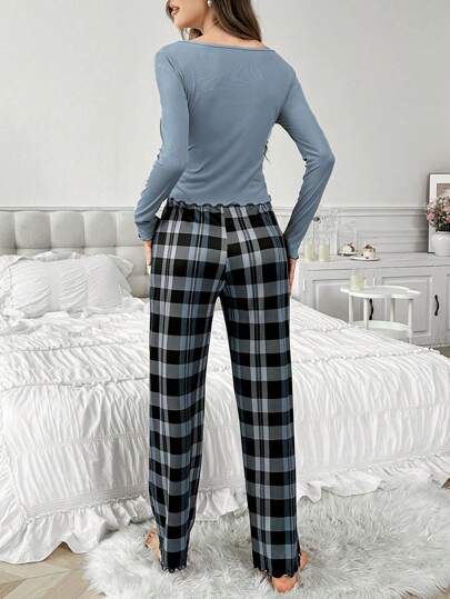 SHEIN طقم بيجامة بأكمام طويلة ضيقة بتصميم محبوك ذو لون سادة مع بنطلون بيجامة مطبوع بنقشة المربعات، ملابس خريفية وشتوية مريحة وأنيقة