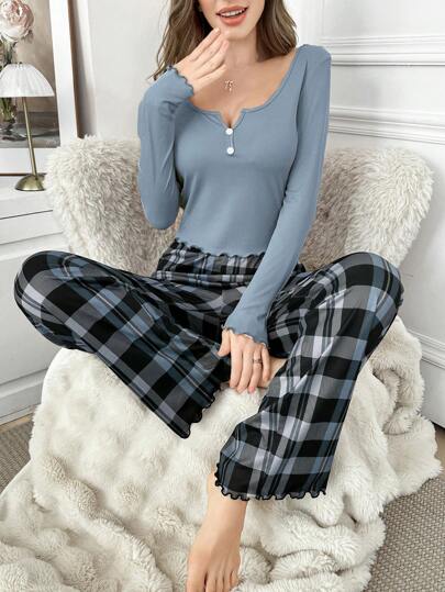 SHEIN طقم بيجامة بأكمام طويلة ضيقة بتصميم محبوك ذو لون سادة مع بنطلون بيجامة مطبوع بنقشة المربعات، ملابس خريفية وشتوية مريحة وأنيقة
