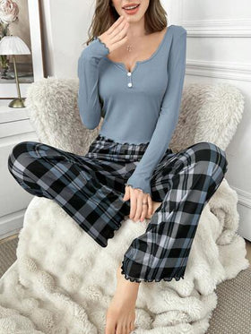 SHEIN طقم بيجامة بأكمام طويلة ضيقة بتصميم محبوك ذو لون سادة مع بنطلون بيجامة مطبوع بنقشة المربعات، ملابس خريفية وشتوية مريحة وأنيقة