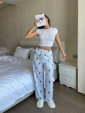 SHEIN سراويل فضفاضة ملائمة للاستخدام في العطلات الصيفية للمراهقات، ذات خطوط أزرق وأبيض