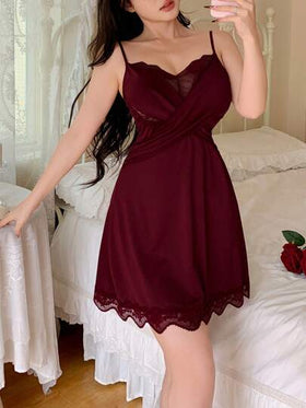 SHEIN ثوب نوم نسائي ذو لون أحادي مع حشوة من التريكو الدانتيل بحمالات سباغيتي اغراء