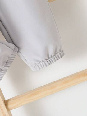 SHEIN Playful Pals طقم ملابس بقطعتين لطفل صبي مكون من بلوزة كاجوال بأكمام قصيرة مع طباعة الديناصور والبسيطة والجميلة، وبنطال بخصر مطاطي باللون الأحادي، مناسب للارتداء الصيفي الخارجي للأطفال الصغار
