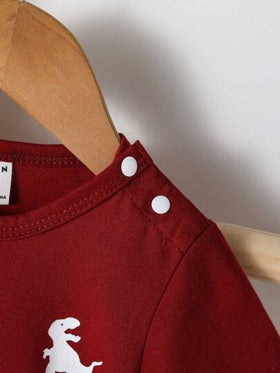 SHEIN Playful Pals طقم ملابس بقطعتين لطفل صبي مكون من بلوزة كاجوال بأكمام قصيرة مع طباعة الديناصور والبسيطة والجميلة، وبنطال بخصر مطاطي باللون الأحادي، مناسب للارتداء الصيفي الخارجي للأطفال الصغار