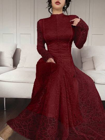 Modelyn فستان أبيض أنيق طويل مرصع بالدانتيل للنساء