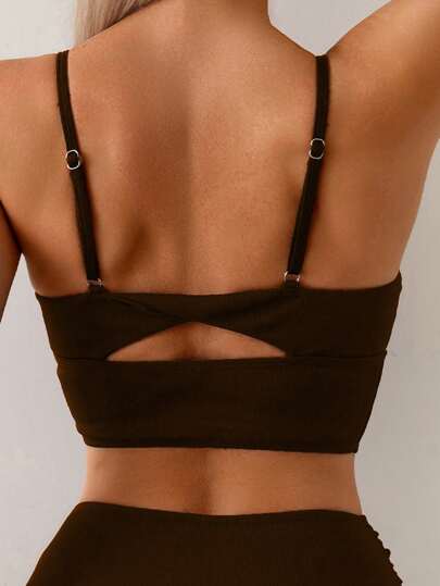 طقم تانكيني حريمي Swim Basics طقم ملابس سباحة للنساء يتكوّن من شورت بخصر عالٍ ذو نسيج محبوك، وبلوزة خزان محكمة لضبط البطن بلون أسود
