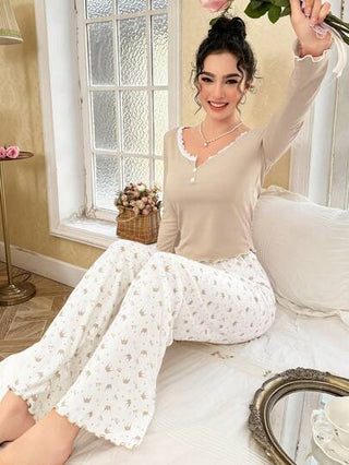 CottageSlumber طقم بيجامة للنساء يتكون من بلوزة طويلة الأكمام مزينة بطبعة تاج ولباس سفلي طويل من نسيج الدانتيل بألوان متباينة