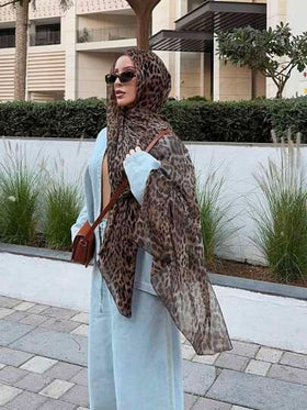 وشاح نسائي قطعة واحدة، بطبعة نمر بوهيمي، خفيف الوزن ومنفذ للهواء، مناسب للارتداء اليومي، ويمكن ارتداؤه مع الرداءات والفساتين وملابس أخرى.