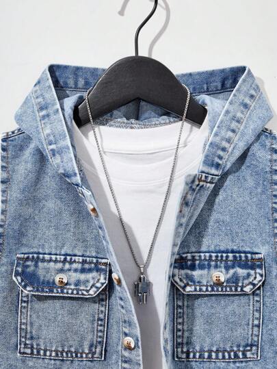 SHEIN طقم جينز للأولاد الصغار، لون أزرق متوسط قديم، يشمل سترة مقنعة وشورت كارجو مريح، بتصميم موضة شارع عصرية للأولاد ،2 قطعة