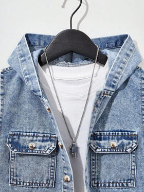 SHEIN طقم جينز للأولاد الصغار، لون أزرق متوسط قديم، يشمل سترة مقنعة وشورت كارجو مريح، بتصميم موضة شارع عصرية للأولاد ،2 قطعة