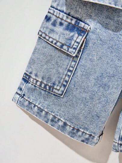 SHEIN طقم جينز للأولاد الصغار، لون أزرق متوسط قديم، يشمل سترة مقنعة وشورت كارجو مريح، بتصميم موضة شارع عصرية للأولاد ،2 قطعة