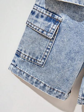 SHEIN طقم جينز للأولاد الصغار، لون أزرق متوسط قديم، يشمل سترة مقنعة وشورت كارجو مريح، بتصميم موضة شارع عصرية للأولاد ،2 قطعة