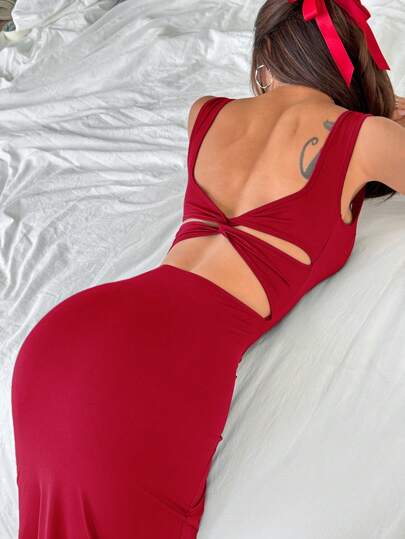 EZwear فستان أحمر متوسط الطول للنساء مكشوف الظهر مع فتحة خلفية مفتوحة وتصميم محوري جديد
