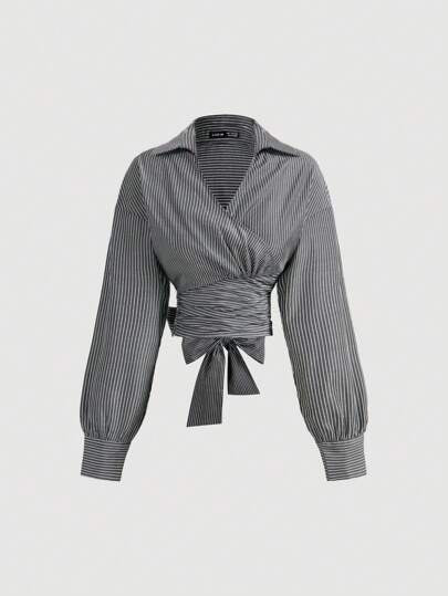 SHEIN MOD قميص كم طويل مكشوف الكتف مخطط باللون الأبيض والبيج مع تصميم متقاطع وعقدة الخلف ، ملابس كاوبوي للنساء