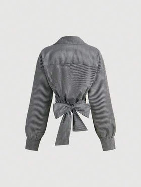 SHEIN MOD قميص كم طويل مكشوف الكتف مخطط باللون الأبيض والبيج مع تصميم متقاطع وعقدة الخلف ، ملابس كاوبوي للنساء