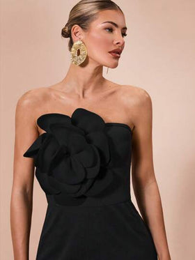 SHEIN BAE جمبسوت آنسية أنيقة بتزيين أزهار ثلاثية الأبعاد بلون أسود ثابت أو أبيض وأسود، تناسب المناسبات المختلفة ، الحفلات الراقية ، المواعيد الرومانسية ، التنسيقات اليومية ، الأعياد ، عيد الهالوين ، عيد الميلاد