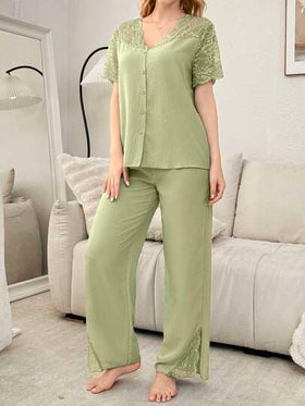 SHEIN مجموعة بيجامة أكمام قصيرة كتف مفتوح شبه شفافة مع وصلة من الدانتيل