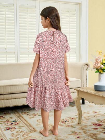 بيجاما فستان فضفاض للراحة واليومي للمراهقات بنقشة الأزهار الصغيرة البسيطة، فتحة رقبة دائرية، أكمام قصيرة، بحافة كشكشة لدار موزيمود