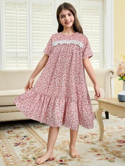 بيجاما فستان فضفاض للراحة واليومي للمراهقات بنقشة الأزهار الصغيرة البسيطة، فتحة رقبة دائرية، أكمام قصيرة، بحافة كشكشة لدار موزيمود