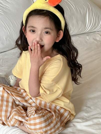 Dazy Kids مجموعة من 2 قطعة للفتيات الشابات، تي شيرت قطني قصير الأكمام أحادي اللون بياقة مستديرة + بنطلون طويل قطني منسوج مربعات لملابس المنزل، للربيع والصيف رمضان