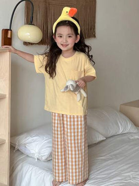 Dazy Kids مجموعة من 2 قطعة للفتيات الشابات، تي شيرت قطني قصير الأكمام أحادي اللون بياقة مستديرة + بنطلون طويل قطني منسوج مربعات لملابس المنزل، للربيع والصيف رمضان