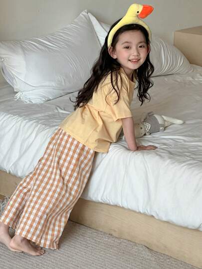 Dazy Kids مجموعة من 2 قطعة للفتيات الشابات، تي شيرت قطني قصير الأكمام أحادي اللون بياقة مستديرة + بنطلون طويل قطني منسوج مربعات لملابس المنزل، للربيع والصيف رمضان