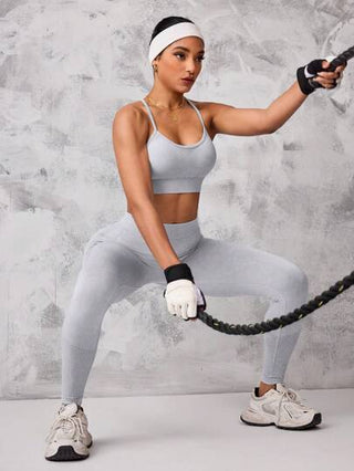 Sport Studio مجموعة رياضية من توب وليجنز للنساء ذات لون واحد وتصميم متداخل على الظهر