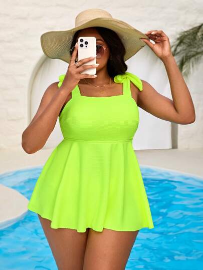 SHEIN Slayr CURVE المرأة الحجم الكبير طقم مكون من قطعتين: توب تانكيني بكشكشة باللون الأخضر الفلورسنت والحمالة عالية الخصر قماش أسلوب مناسب والجميل للسباحة في الشاطئ والمنتجعات