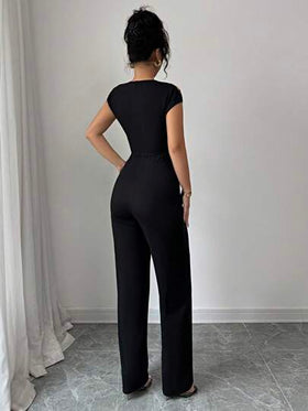 SHEIN PETITE جمبسوت سيدات عملية وأنيقة بسروال بنطلون, بدون أشرطة وبياقة مستديرة, مزينة بتطريز زهري ملون, من خامة سوداء, مناسبة للربيع والصيف