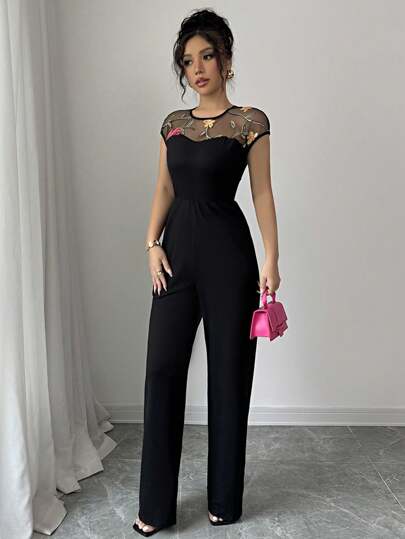 SHEIN PETITE جمبسوت سيدات عملية وأنيقة بسروال بنطلون, بدون أشرطة وبياقة مستديرة, مزينة بتطريز زهري ملون, من خامة سوداء, مناسبة للربيع والصيف