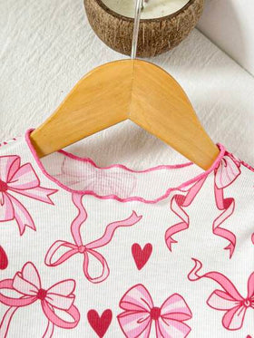 SHEIN مجموعة قطعتين للفتيات الرضع والأطفال الصغار من عمر 0-3 سنوات، ملابس علوية قطنية منسوجة باكمام طويلة وبوي قصير جراف مع فراشة جميلة وسروال ضيق ، مناسبة للارتداء المنزلي اليومي