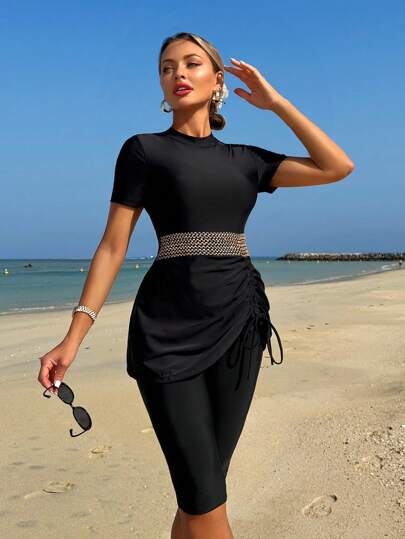 طقم تانكيني حريمي Swim Shayni مجموعة ملابس سباحة نسائية محافظة أنيقة وقطعتين - ملابس علوية رقبة مستديرة صغيرة مع حزام ذهبي منسوج وسحّاب، وسروال سباحة قطعة واحدة ذو 5 نقاط بلون متناسق (بركيني)