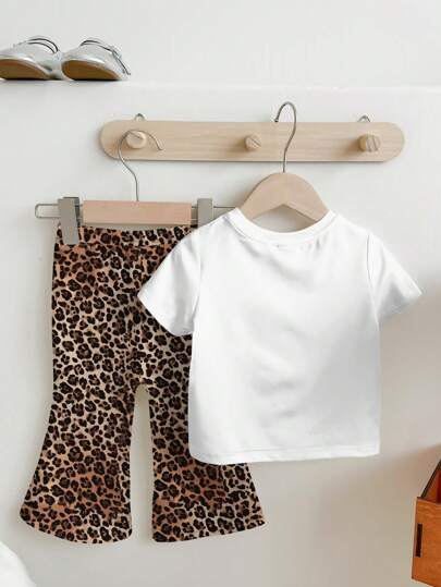 SHEIN طقم قصير الأكمام بطبعة النمر والفيونكة والحرف لفتاة صغيرة، بياقة طاقم وبنطلون، مناسب للربيع والصيف
