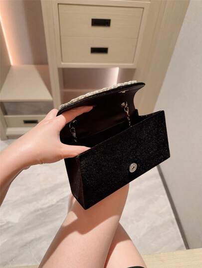 حقيبة كلاتش مزخرفة بالريش والراين ستون ، حقيبة سهرة فاخرة مرصعة بالماس للمناسبات الرسمية والحفلات والزفاف، كلاتش مصنوع من مخمل فاخر وذو تصميم صغير للمناسبات الراقية، فكرة هدية مثالية