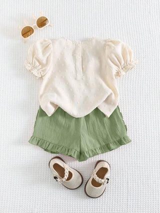 Cozy Pixies مجموعة تتكون من قطعتين (ملابس علوية وشورت) للفتيات الصغيرات بطبعة زهور، بأكمام قصيرة منتفخة وذيل مكرمش عند الرقبة، وشورت مطاطي الخصر