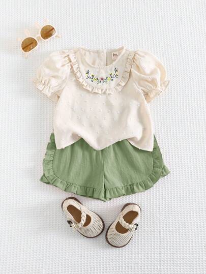 Cozy Pixies مجموعة تتكون من قطعتين (ملابس علوية وشورت) للفتيات الصغيرات بطبعة زهور، بأكمام قصيرة منتفخة وذيل مكرمش عند الرقبة، وشورت مطاطي الخصر