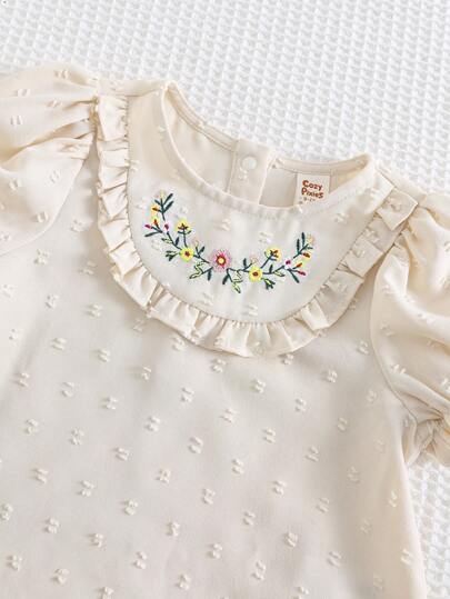 Cozy Pixies مجموعة تتكون من قطعتين (ملابس علوية وشورت) للفتيات الصغيرات بطبعة زهور، بأكمام قصيرة منتفخة وذيل مكرمش عند الرقبة، وشورت مطاطي الخصر