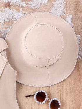 SHEIN Elladie kids 3 قطع مجموعة الأعمال للفتاة الصغيرة: ملابس علوية كشكش أسود محبوك ، وسترة بدون أكمام ، وشورت + قبعة ، مجموعة ملابس المكتب للأطفال