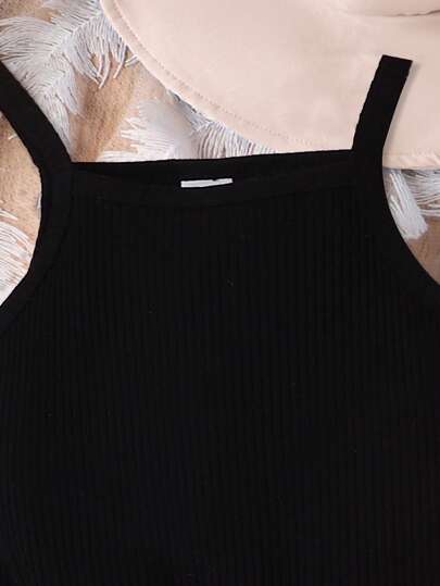 SHEIN Elladie kids 3 قطع مجموعة الأعمال للفتاة الصغيرة: ملابس علوية كشكش أسود محبوك ، وسترة بدون أكمام ، وشورت + قبعة ، مجموعة ملابس المكتب للأطفال