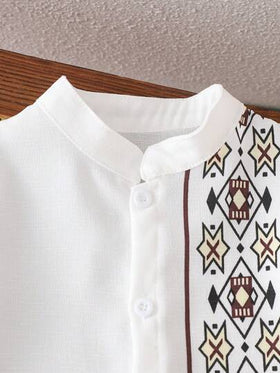SHEIN مجموعة تيشيرت وشورت مطبوع عليهما رسوم كارتونية جذابة من قطعتين للأطفال الصغار ، مناسبة للصيف