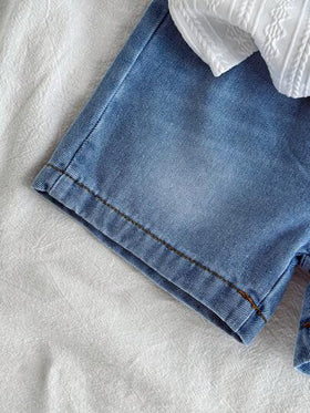 SHEIN Vintaside Kids طقم صيفي أنيق ومتعدد الاستخدامات للأولاد الرضع، يتكون من ملابس علوية قصيرة الأكمام بياقة عادية وشورت جينز عصري، مناسب للارتداء اليومي، والتخييم العائلي، وتناول الطعام، أو التسوق.