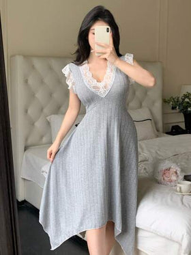 SHEIN فستان نوم نسائي بياقة على شكل حرف V وأكمام قصيرة مزين بالتريكو والدانتيل