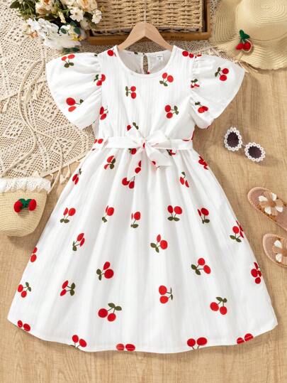 SHEIN Genkimix Kids فستان صيفي للفتيات لطيف وجذاب مع طباعة الكرز وأكمام مكشكشة، بتصميم كاجوال، قابل للغسل بالغسالة - مثالي للحفلات وأنشطة الشاطئ