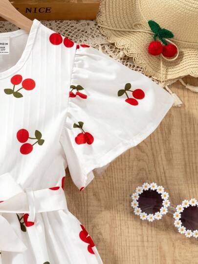 SHEIN Genkimix Kids فستان صيفي للفتيات لطيف وجذاب مع طباعة الكرز وأكمام مكشكشة، بتصميم كاجوال، قابل للغسل بالغسالة - مثالي للحفلات وأنشطة الشاطئ