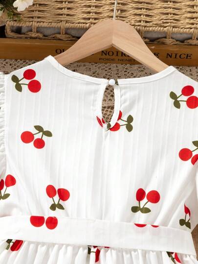 SHEIN Genkimix Kids فستان صيفي للفتيات لطيف وجذاب مع طباعة الكرز وأكمام مكشكشة، بتصميم كاجوال، قابل للغسل بالغسالة - مثالي للحفلات وأنشطة الشاطئ