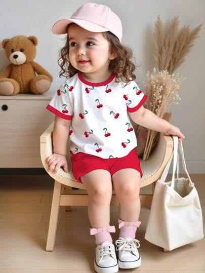 SHEIN طقم بنطلون وتيشيرت كم قصير طاقم عنق للرضع البنات، مطبوع بالكرز، مناسب للربيع/الصيف، قطعتين