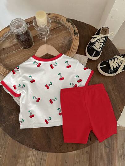 SHEIN طقم بنطلون وتيشيرت كم قصير طاقم عنق للرضع البنات، مطبوع بالكرز، مناسب للربيع/الصيف، قطعتين