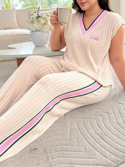 SHEIN طقم بيجامة بسروال وفوق ملابس علوية بياقة على شكل حرف V مع لون متباين
