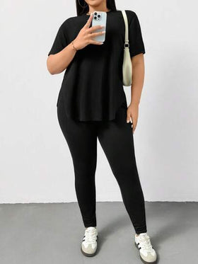 SHEIN Essnce مجموعة قطعتين من قميص أسود قصير الأكمام وسروال ليجنز للنساء ذوات الحجم الكبير، ملابس رياضية كاجوال مريحة وأساسية وقابلة للتنوع، ملابس مناسبة للصيف والخروج والمناسبات والطراز الأدنى، ملابس للنساء
