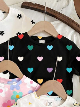 SHEIN 4 قطع /مجموعة بنات شابات قمصان تيشيرت قصيرة الأكمام أساسية كاجوال بطبعات زهور وقلوب وبقع لطيفة تصميم متاح للربيع والصيف